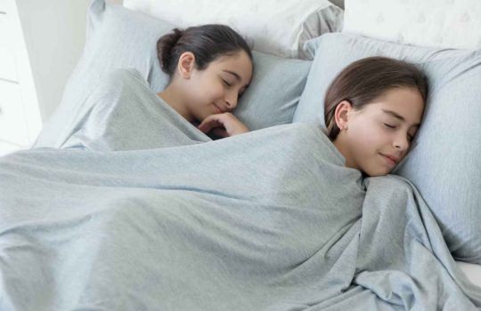 כיצד מגני מזרן סופגים משפרים את בריאות הסביבה בחדר השינה?2